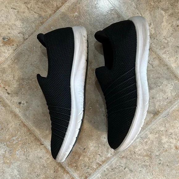 CLARKS SLIP-ON SNEAKERS - Picture 3 of 9